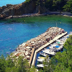 https://le-paradis-bleu-calanque-de-figuires-cano-de-mer-wifi.fr-provencehotel.com